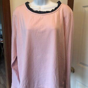 Crown & Ivy Pink Top w/Denim Trim. Size XL